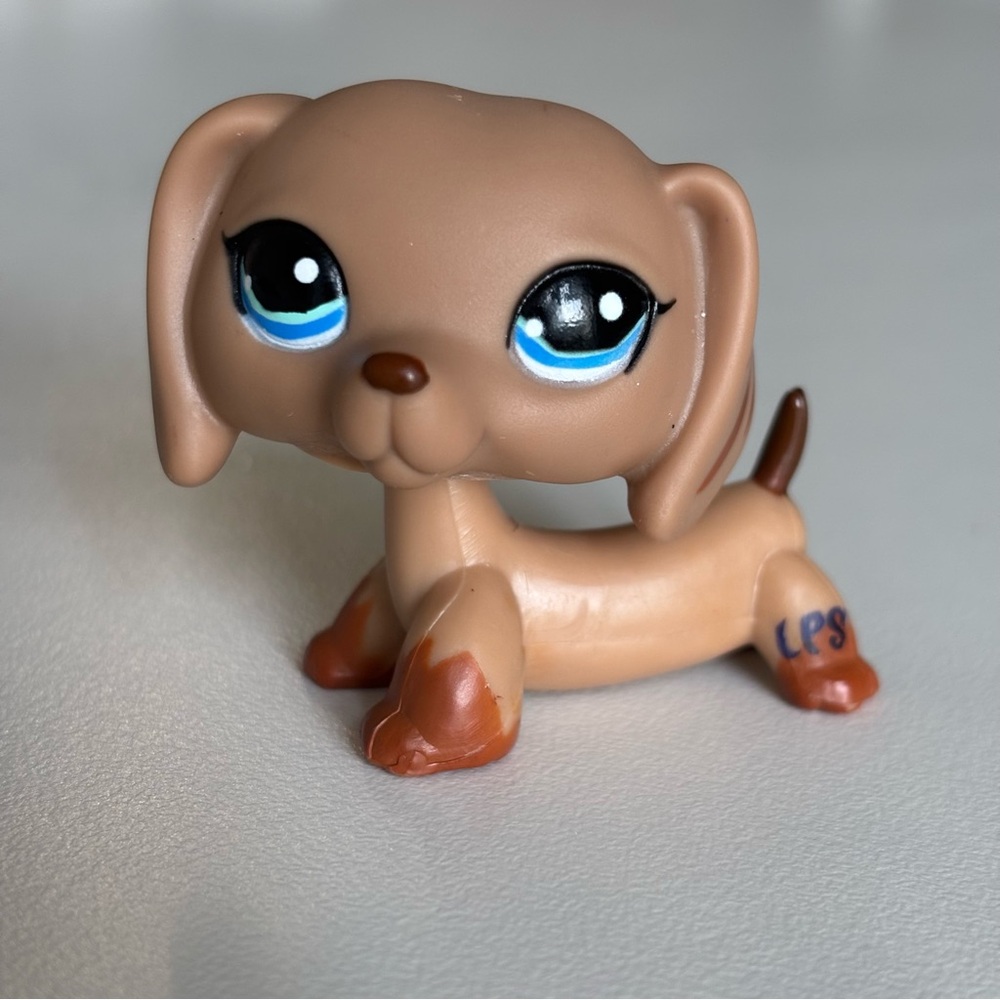 LPS Littlest Pet Shop #1211 - RARE Dachshund Figurine with Blue Circle Eyes